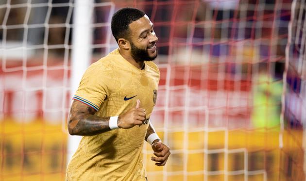 Барселона хоче позбутися Депая та підписати Роберто Фірміно