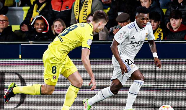 Вінісіус проти Фойта, ФК РЕАЛ