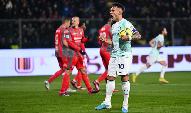 Радість Лаутаро Мартінеса на фоні суперників, Getty Images