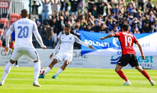 Ігор Габріел (в центрі), ФК Сабах