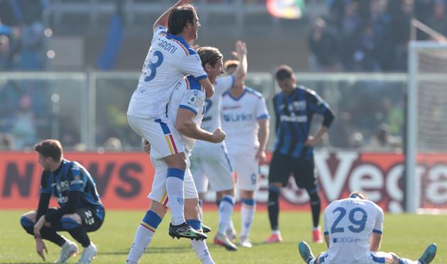 Гравці Лечче радіють, гравці Аталанти засмучені