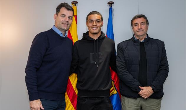 Син Роналдіньо (у центрі), фото Барселона