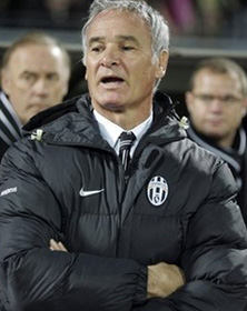 Стульчик зашатался... Фото AP