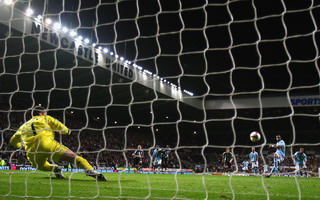 Робиньо открывает счет, АР