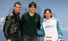 Роналду, Кака и Месси, АР