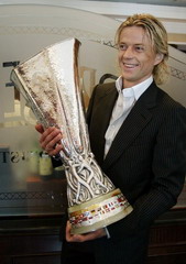 Анатолий Тимощук с Кубком УЕФА, АР