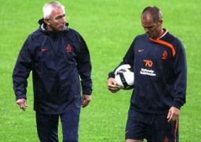 Ван Марвейк на тренировке сборной