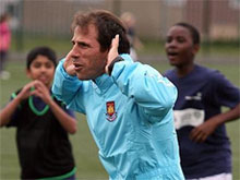 Дзола работает с молодежью