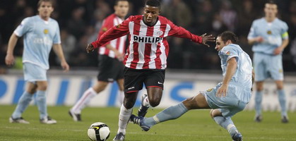 Мендес рвется к воротам  Роды. AFP