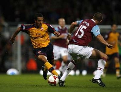 Уолкотт обходит Апсона, фото Reuters