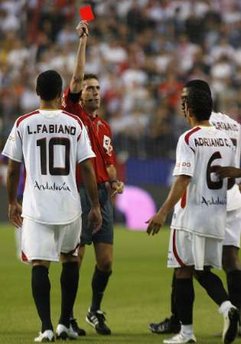 Севилья остается в меньшинстве, фото Reuters