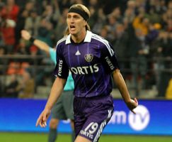 Автор хет-трика в ворота Мехелена Николас Фрутос. rsca.be