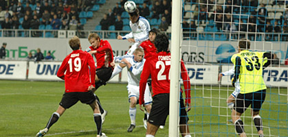 Шевчук против Гиоане, фото из архива Football.ua  