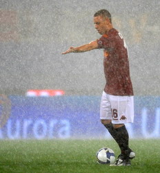 Вот под таким дождем пытались играть в Риме, АР