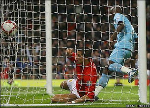 Португальца смогли остановить только ворота и мяч в них