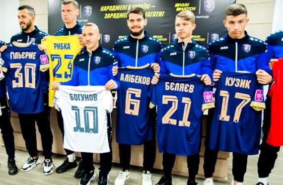 У деяких новачки не поміщаються у кадр / ФК ЛЬВІВ