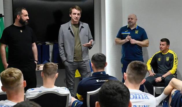 Зустріч команди та представників організації, фото WhiteBIT