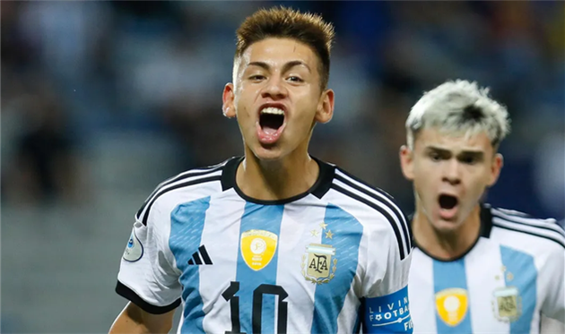 Клаудіо Ечеверрі, a24.com