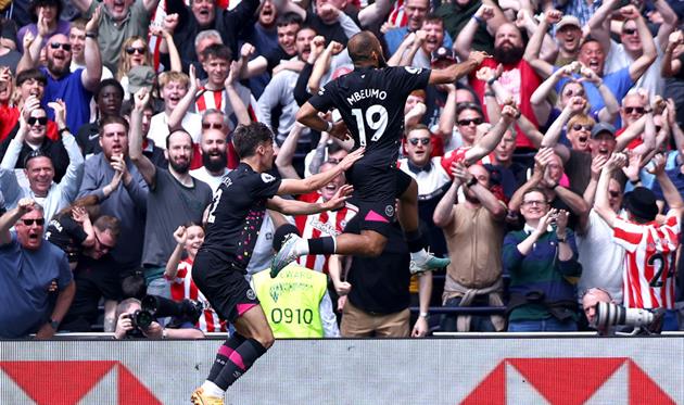 Браян Мбемо святкує гол, getty images