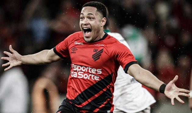 Витор Рокє, Instagram