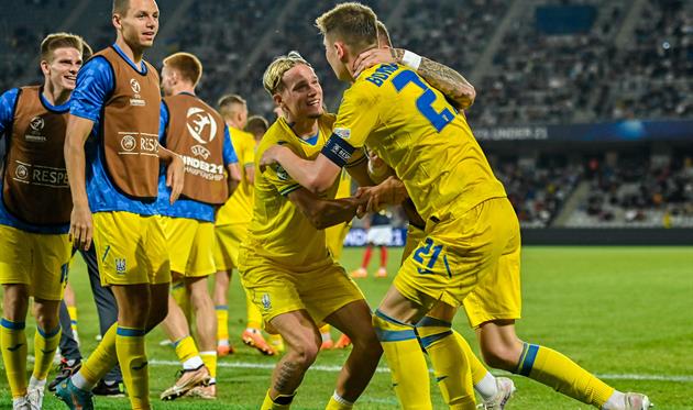 Гравці збірної України U-21 радіють голу Артему Бондаренка, getty images