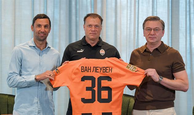 Патрік Ван Леувен (в центрі), фото Шахтар