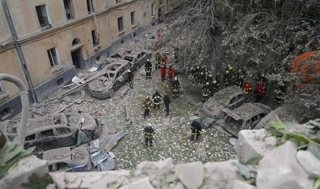 Стали відомі наслідки удару по житлових будинках у Львові / фото МВС, ДСНС