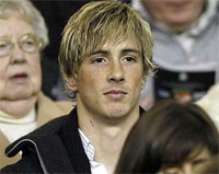 Торрес наблюдает за матчем с трибун, фото getty images