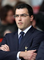 Дэмьен Комолли, АР