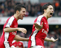 Фабрегас и Насри празднуют победу