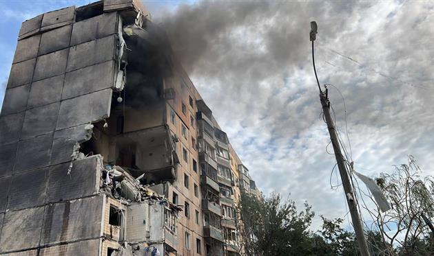 Багатоповерховий будинок після атаки ворога у Кривому Розі - Фото Сайту Волинські Новини