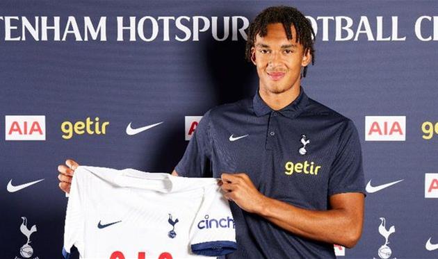 Ешлі Філліпс, twitter.com/SpursOfficial