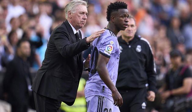 Карло Анчелотті (ліворуч) та Вінісіус Жуніор, Getty Images