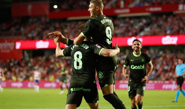 Віктор Циганков та Артем Довбик, Getty Images