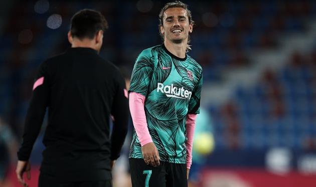 Антуан Грізманн та Ліонель Мессі (на задньому тлі), Getty Images