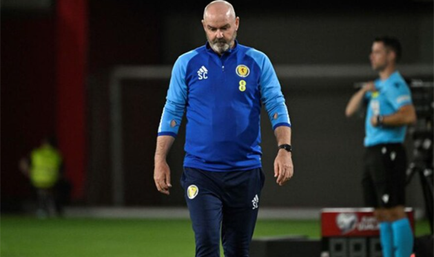 Стів Кларк, УЄФА