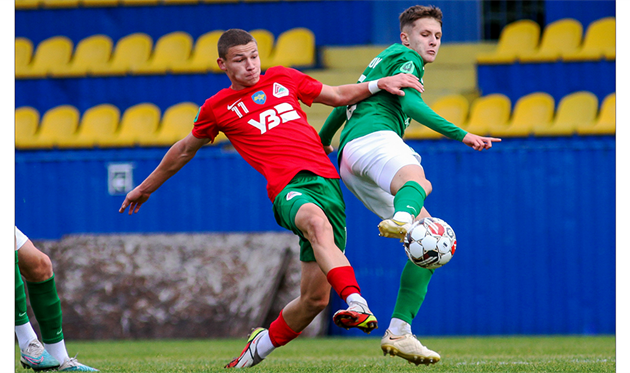 Локомотив - Карпати-2, фото господарів