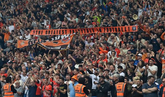 Вболівальники Лутон Таун на матчі проти Брайтона, Getty Images