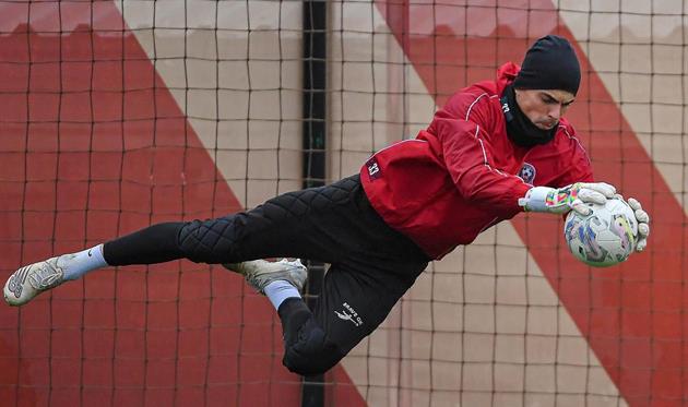 Скільки разів сьогодні доведеться рятувати голкіперу Кривбаса? /Фото: ФК КРИВБАС