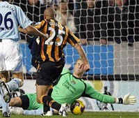 Через секунду Кузен налетит на Харта, getty images