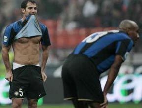 Майкон опрометчиво расслабился... Фото Reuters