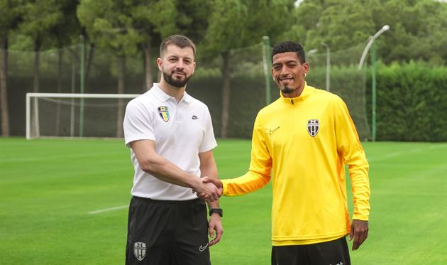 Де (праворуч), фото Олександрія