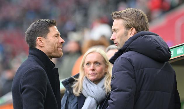 Алонсо та спортдир Баєра Рольфес, Getty Images