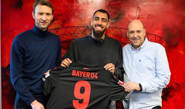 Борха Іглесіас (по центру), Баєр