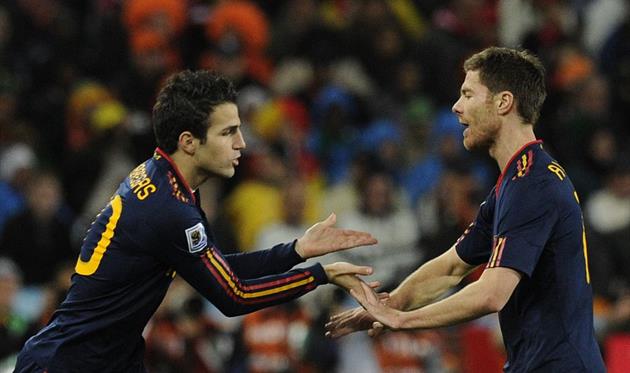 Сеск Фабрегас та Хабі Алонсо, gettyimages