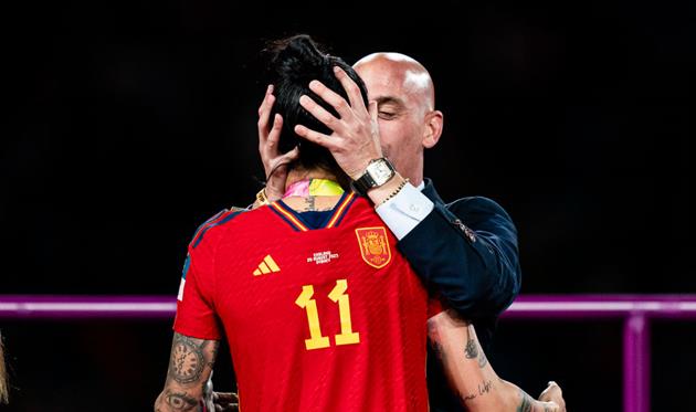 ДЖЕННІ ЕРМОСО ТА ЛУЇС РУБІАЛЕС, GETTY IMAGES