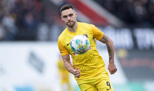 В Гуцуляка важке завдання / ФОТО: ФК ДНIПРО-1