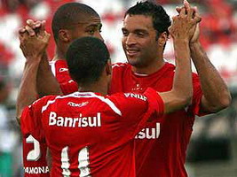 Даниэль Карвальо (справа), globo.com