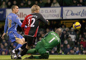 Шон Дэвис забивает победный мяч, bbc.co.uk