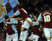 Бернли празднует победу